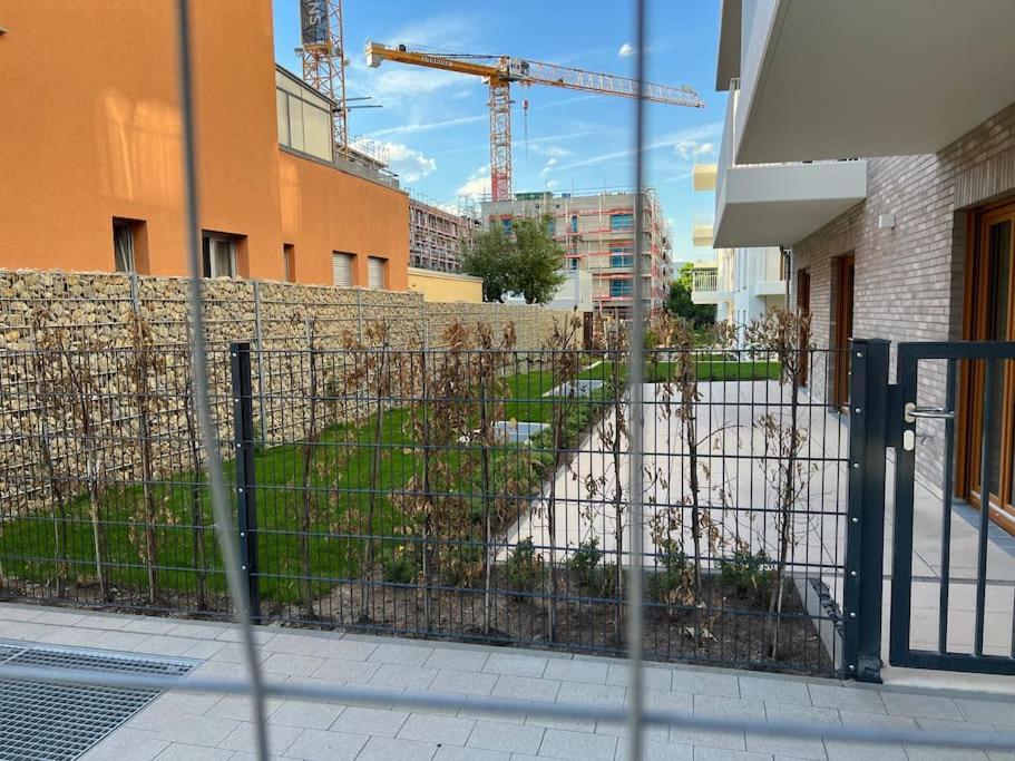 Three Bedroom Apartment In City Centre With A Grand Garden Frankfurt nad Menem Zewnętrze zdjęcie